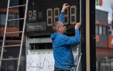 _azs_zapravka_gettyimages_1240447492_d7ef996abd25dca439f9678b9534_22.06.26
