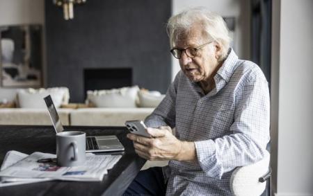 _dorosliy_pensioner_pensiya_telefon_zv_yazok_gettyimages_2184220629__2__a474801a018fc72780b2270dcd_23.06.26
