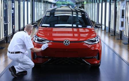 _kontrol_yakosti__elektromobil_vw_id_3_zavod_volkswagen_ag_gettyima_23.03.26