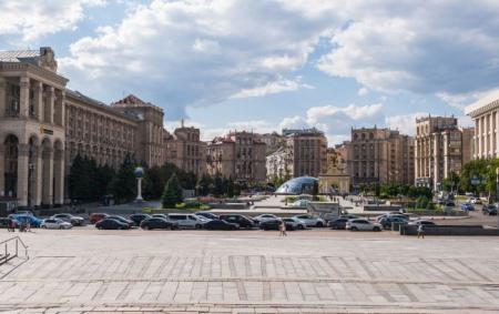 _maydan_kii__v_teplo_nebo_z_hmarinkami_vitalii___nosach_rbk_ukrai__na_2237_918b_23.05.26