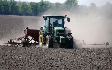 _pole_traktor_fermeri_gettyimages_2152518843_f963d4c055252d_1003.26