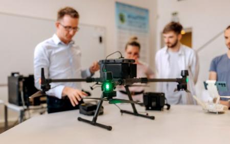 _studenti_laboratoriya_maysternya_gettyimages_2155406553_76620e85aaa1669822637afe48c9a_22.06.26