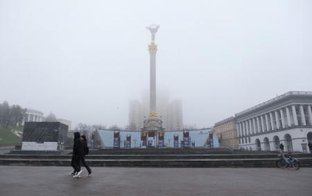 _tuman_kiyiv_stela_maydan_pei__zazh_pogoda_foto___vitalii___nosach_rbk_ukrai__na_0470_6311_14.04.26