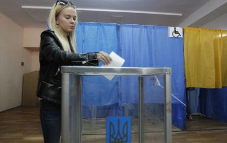 _viborcha_urna_viborcha_dilnitsya_ukrai__na_gettyimages_1138462498_eb8e0_18.03.26