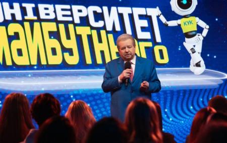 _z_mikrofonom_pered_studentami_poplavskiy_com10_64632d320f9ba53724383c9924f7e302_650x410_10.02.26