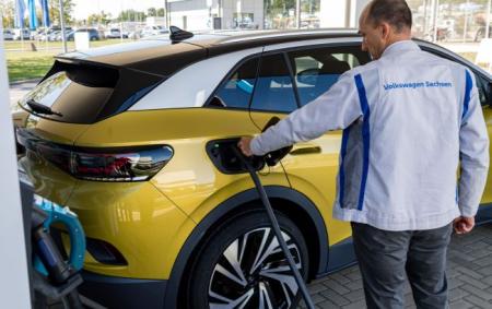 _zaryadna_stantsiya_gettyimages_1228669721_0b2068814dc4be61_16.04.26