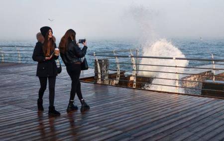 _zima_plyazh_more_odesa_lyudi_gettyimages_2258412388_b1cb9479c0475a3_27.02.26