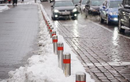 _zima_snig_avto_stovpchiki_trotuar_brukivka_z_mashinami_fari_vologo__kiyiv_snig_zima_foto____igor_kuznetsov_rbk_ukrayina_8d80c00e44d8ca7eeb33b836daa2d6d9_650x410_123.02.26