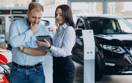 choosing_car_salesperson_magnific_com_37d723c54edefe4aea0076d95_06.06.26