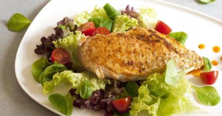 Більше жодної сухої курки: секретний інгредієнт, який робить грудку ідеально соковитою