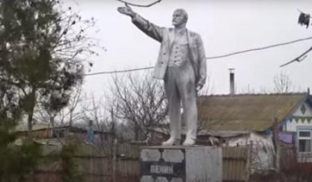 В Украине убрали последний памятник Ленину