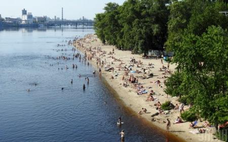 У Києві перевірили міські пляжі: на чотирьох купатися небезпечно та заборонено