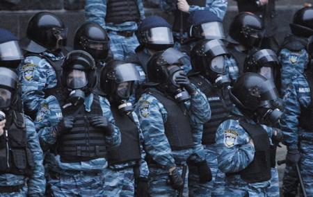 На Киев выехали новые подразделения из Крыма