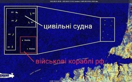 Російські кораблі в Севастополі ховаються за цивільними суднами та б'ють по Україні ракетами – ВМС