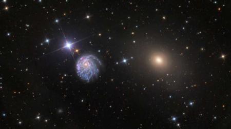 Телескоп Хаббл обнаружил деформированную гравитацией галактику 