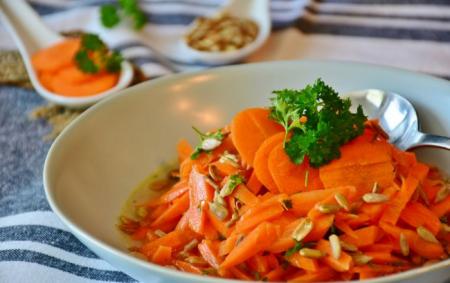 Готуємо моркву для салату як в ресторанах: спосіб, після якого ви перестанете варити овоч