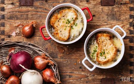 Французький цибулевий суп із грінкою: класичний рецепт