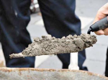 Азаров лоббирует украинские цемент и бетон