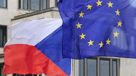 Чехия призывает ЕС взять под контроль свои границы и иммигрантов