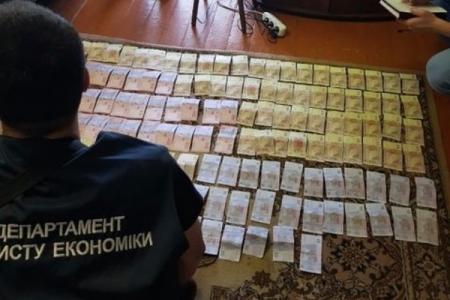 Обогатились на полмиллиона: в Донецкой области задержали 8 пограничников за вымогательство денег у перевозчиков