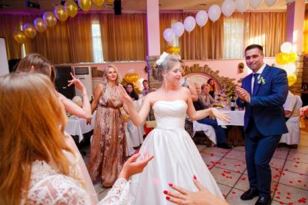 Новые типы браков и причины разводов: ко Дню влюбленных эксперты рассказали о семье в Украине