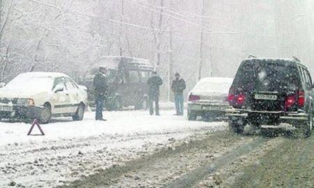 Снегопад в столице спровоцировал более 50 аварий