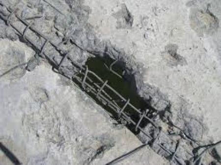 В Днепропетровской области женщина провалилась в дыру на мосту