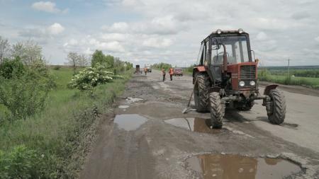 В Черкасской области люди вышли с протестом из-за разбитой дороги