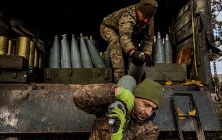 ЄС навряд чи зможе дати Україні обіцяний 1 млн снарядів до березня 2024 року, - Bloomberg