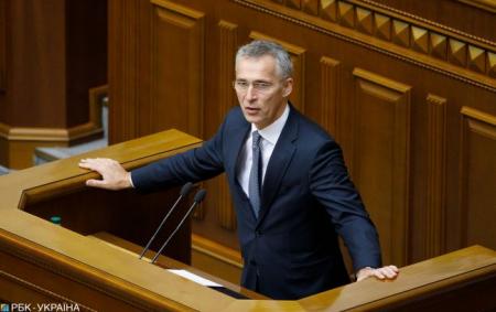 Росія використовує касетні боєприпаси для нападу, Україна для самооборони, - Столтенберг