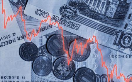 Рубль впав до 100 одиниць за долар та опинився серед найгірших валют – Bloomberg