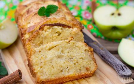 Яблучний хліб у цукровій глазурі: рецепт ідеального осіннього кексу