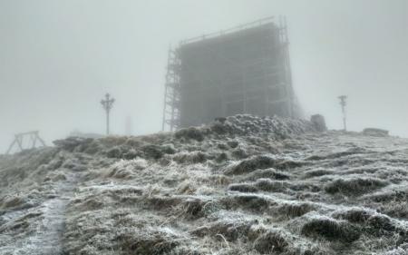 Зима в Карпатах: на горі Піп Іван температура повітря опустилася до 6° морозу