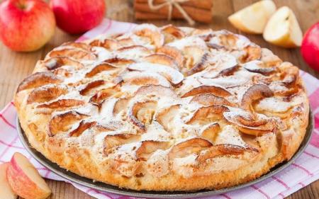 Шарлотка, але смачніша: лінивий яблучний пиріг нашвидкуруч
