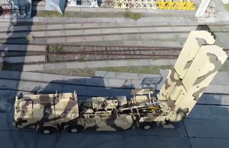 «Грім» – український оперативно-тактичний ракетний комплекс, дальність поразки мети 500 км.