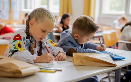 Як будуть вчитися діти в Україні з 1 вересня: формати та вимоги до шкіл