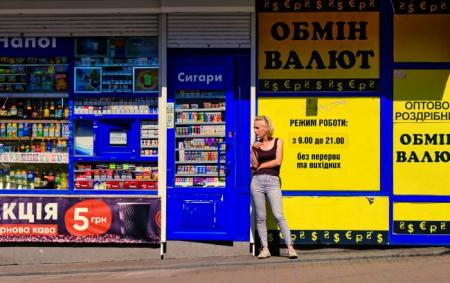 Пачки сигарет в Україні будуть виглядати по-новому. Це вимога ЄС