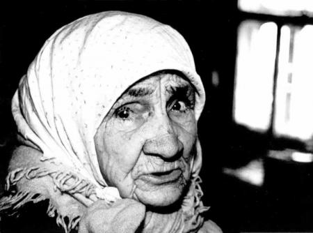 Как вывезти старенькую маму-инвалида с Донбасса. Истории беженцев
