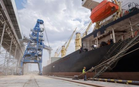 Україна готується відкрити порти для всіх вантажів, у цьому допоможе глобальне страхування, - FT