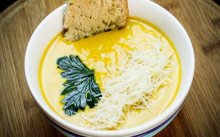 Сирний суп, який підкорить ваше серце з першої ложки: простий рецепт