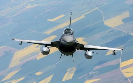 У Білому домі повідомили, коли Україна може отримати винищувачі F-16