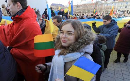 Як ставляться до українців у Литві через півтора року війни: опитування
