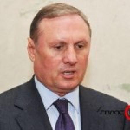 Ефремов обнаружил в бюджете Азарова «разрыв» в 4,5 млрд грн