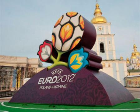 На матчах Евро-2012 возможен избирательный паспортный контроль