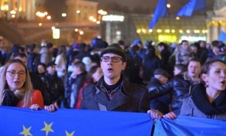 Евромайдан оказался невыгоден и власти, и оппозиции - эксперты