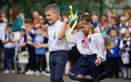 1_veresnya_diti_shkola_kiyiv_gettyimages_1652672897_234b6323dc5deffa79f5c3bbc7c2b2_22.08.26