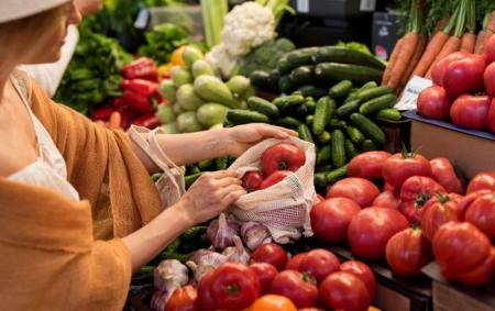 _bazar_ovochi_tomati_pomidori_nitrati_freepik__com__1__91eda14c46cca3b7cefb473d903_15.09.26