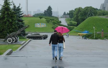 _doshch_park_pushki_batkivshchina_mati_kii__v_foto_vitalii___nosach_rbk_ukrai__na_24_bd64cb69a81c5dc26d18da0dc257e2_02.09.26