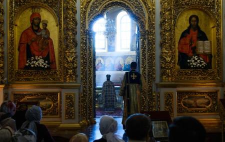 _molitva_svyashchenniki_vivtar_hram_pravoslavnii___hristiyanstvo_foto__vitalii___nosach_rbk_ukrai__na__20_59725f15bf8b3982bc32d920d_04.08.26