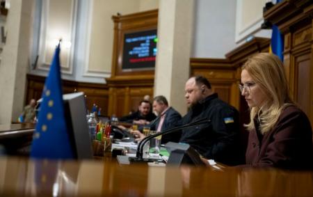 _rada_kondratyuk_olena_stefanchuk_ruslan_golosuvannya_2025_r___gettyimages_2197731124_d53f93e0560b019517f36be816cde_17.09.26